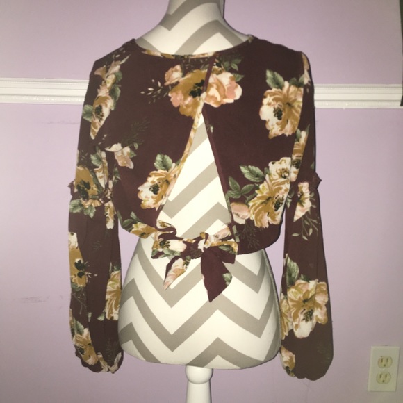 Cropped Floral Long Sleeved Shirt - Picture 2 of 3